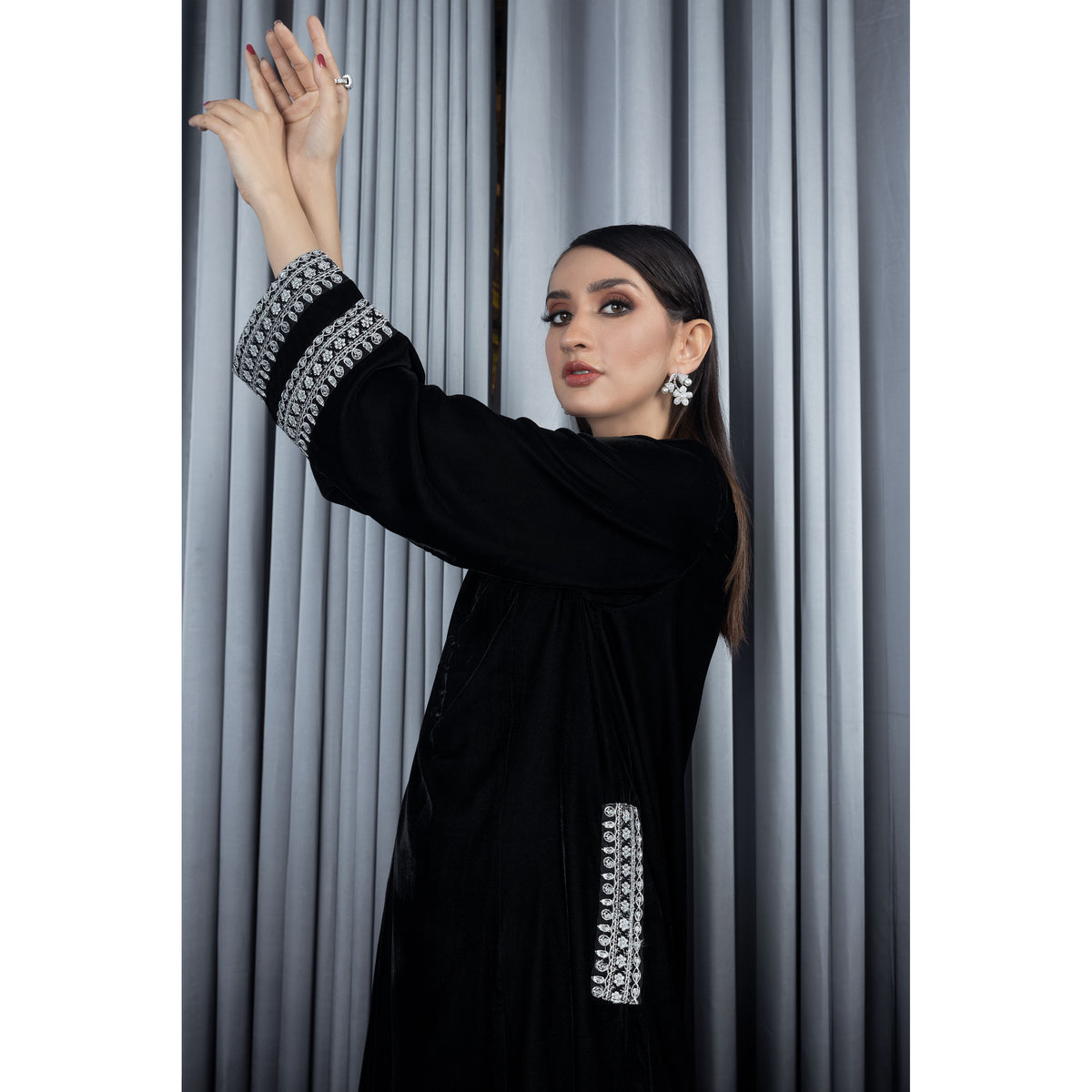 LV03- Luxe Velvet | Atiya Irfan