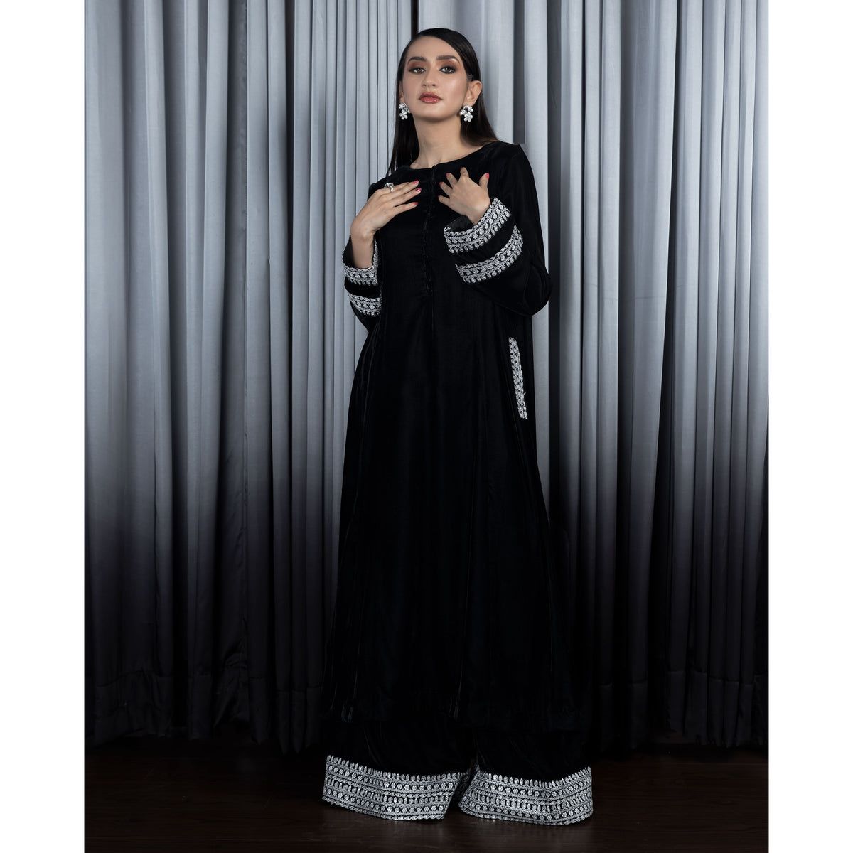 LV03- Luxe Velvet | Atiya Irfan