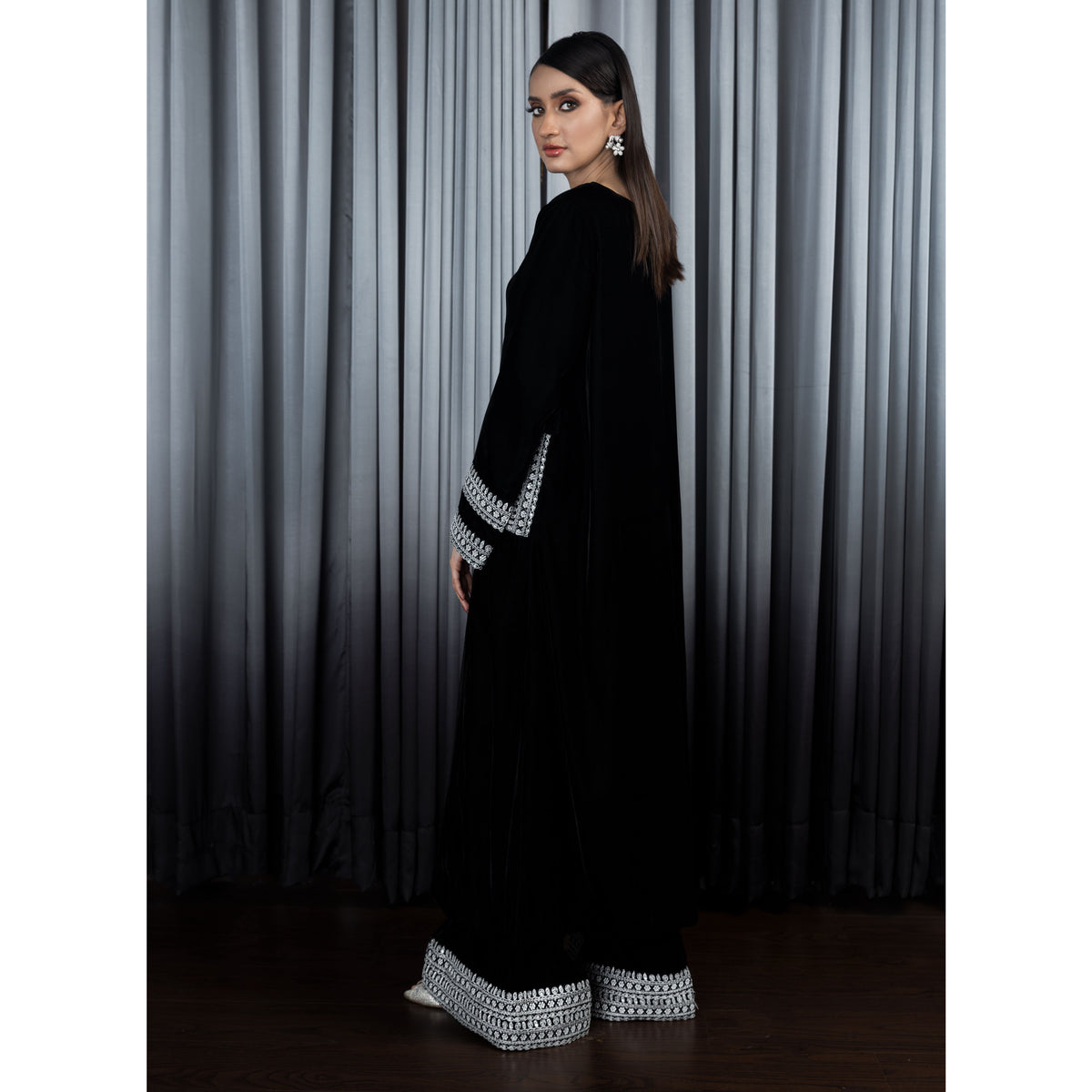 LV03- Luxe Velvet | Atiya Irfan