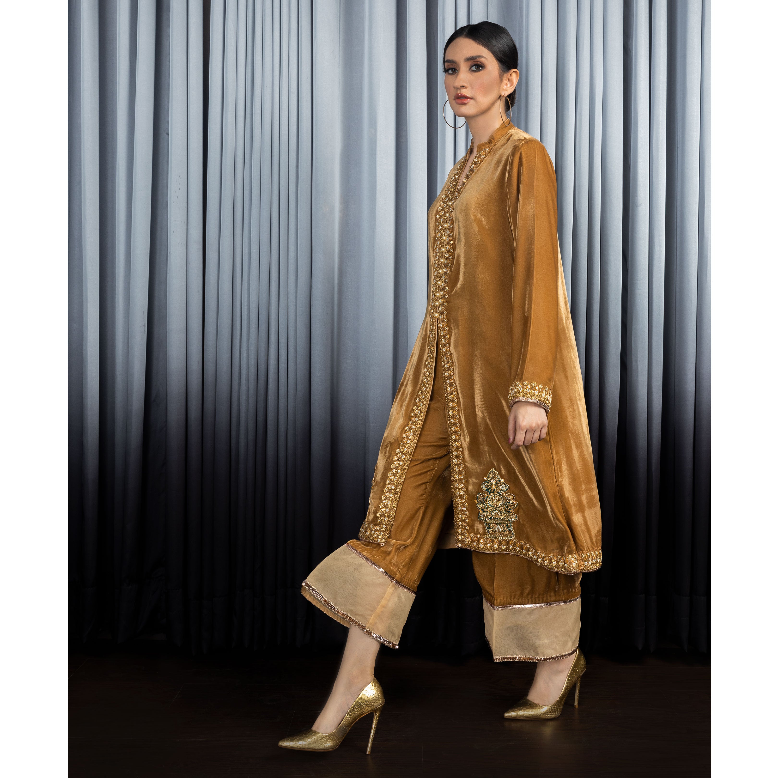 LV05- Luxe Velvet | Atiya Irfan – Atiyairfan.com